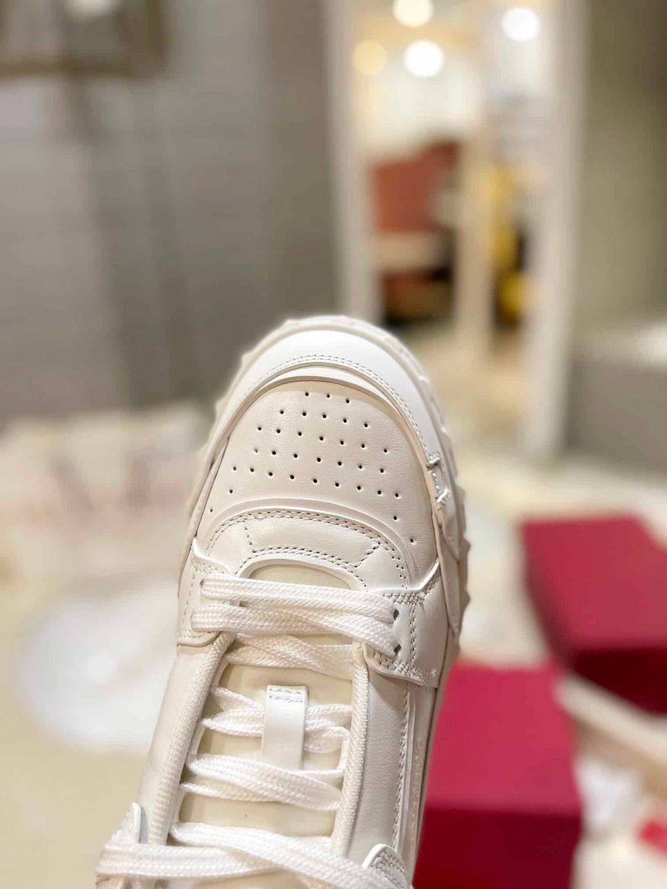 Valentino Garavani Freedots Low Top Sneaker In Calfskin White 4Y2S0H43Rdg 0Bo view 6
