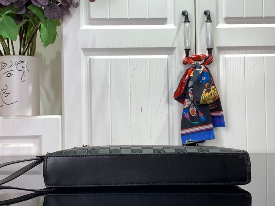 Louis Vuitton Takeoff Bag Damier Black 30Cm N40504 view 9