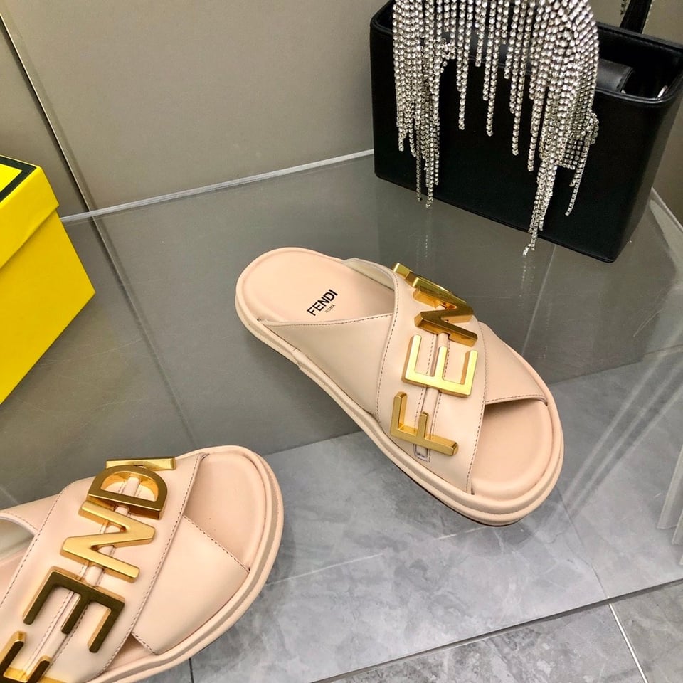 Fendi Fendigraphy Leather Slides Light Pink view 7