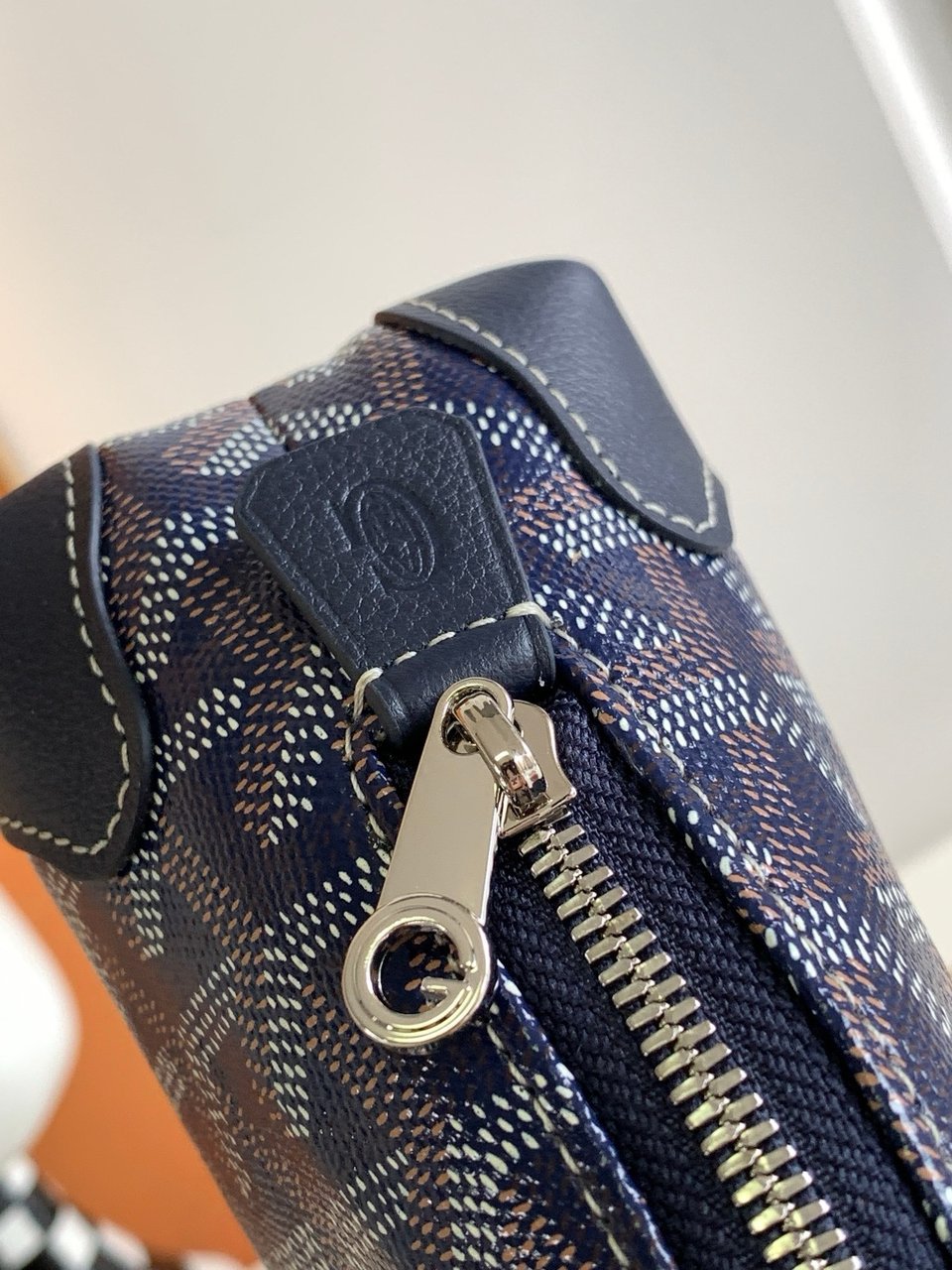 Goyard Vendôme Cosmetic Pouch 17cm Navy Goyardine Canvas And Calfskin Trim view 8