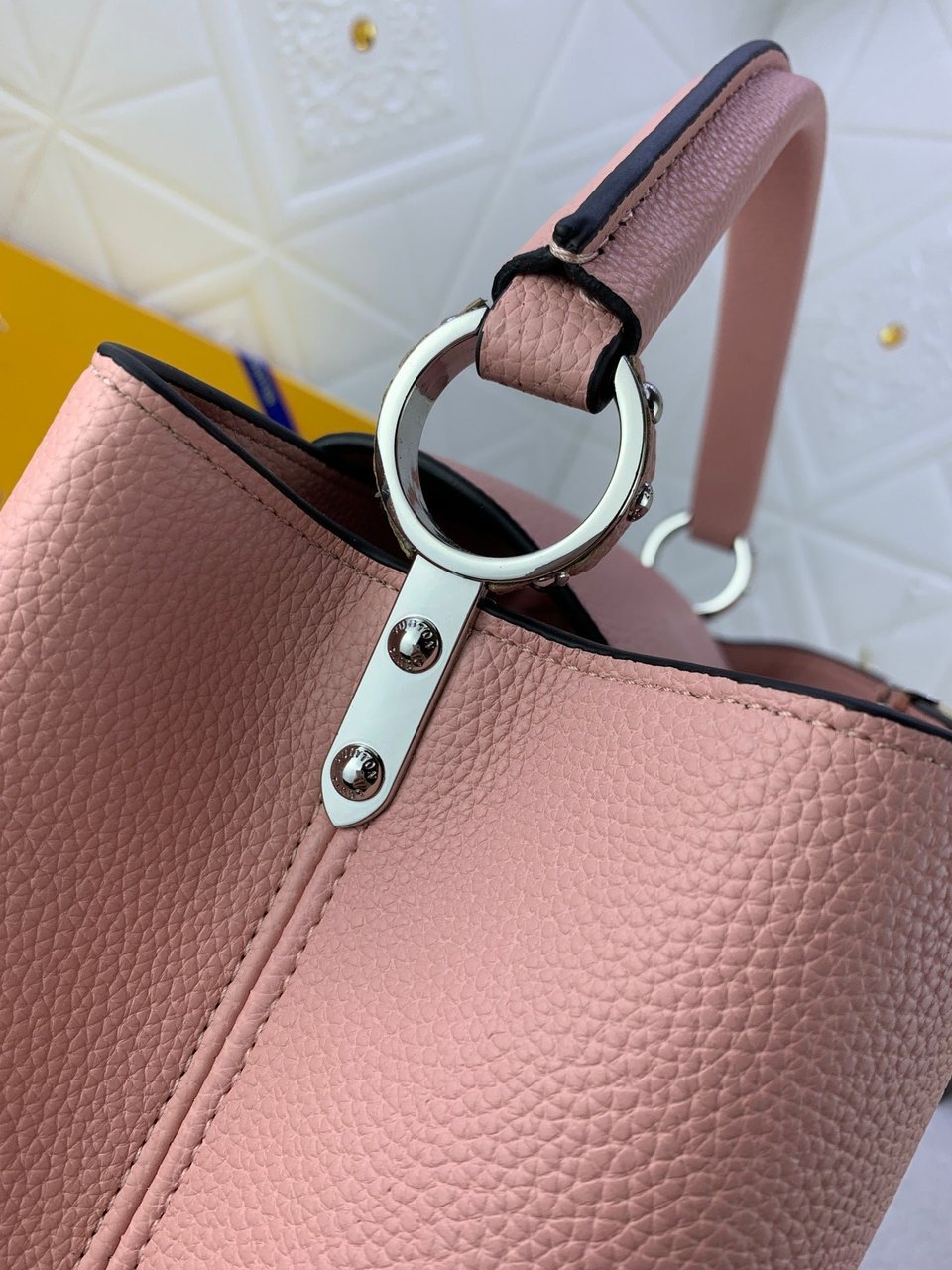 Louis Vuitton Capucines Mm Pink view 10