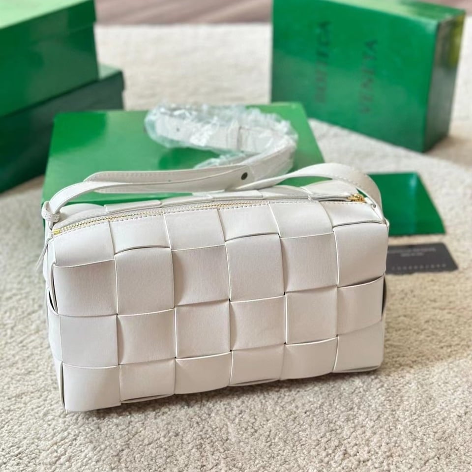 Bottega Veneta Brick Leather Bag White 28Cm view 4