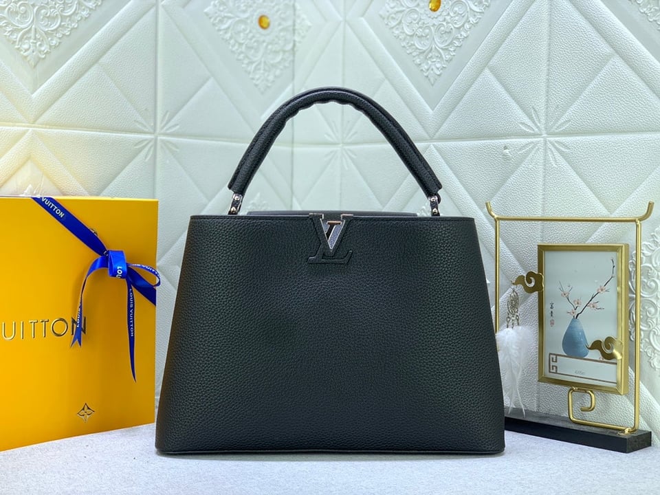 Louis Vuitton Capucines Mm Black view 8