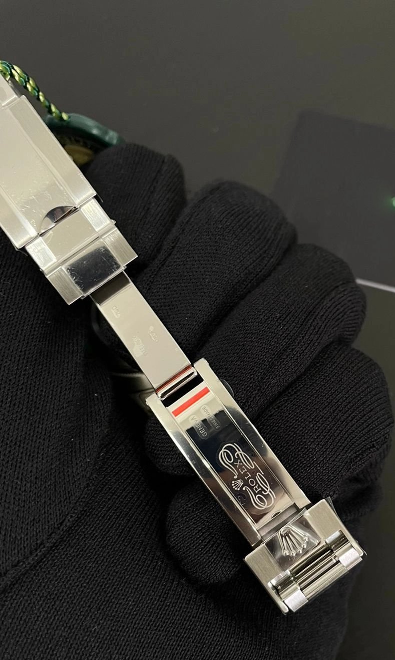 Rolex Daytona “Reverse Panda” Black Dial 116500LN view 4