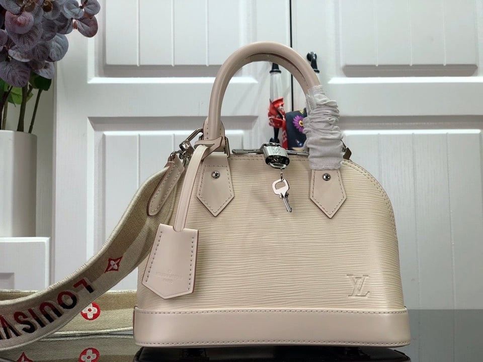 Louis Vuitton Alma Bb 23Cm view 11