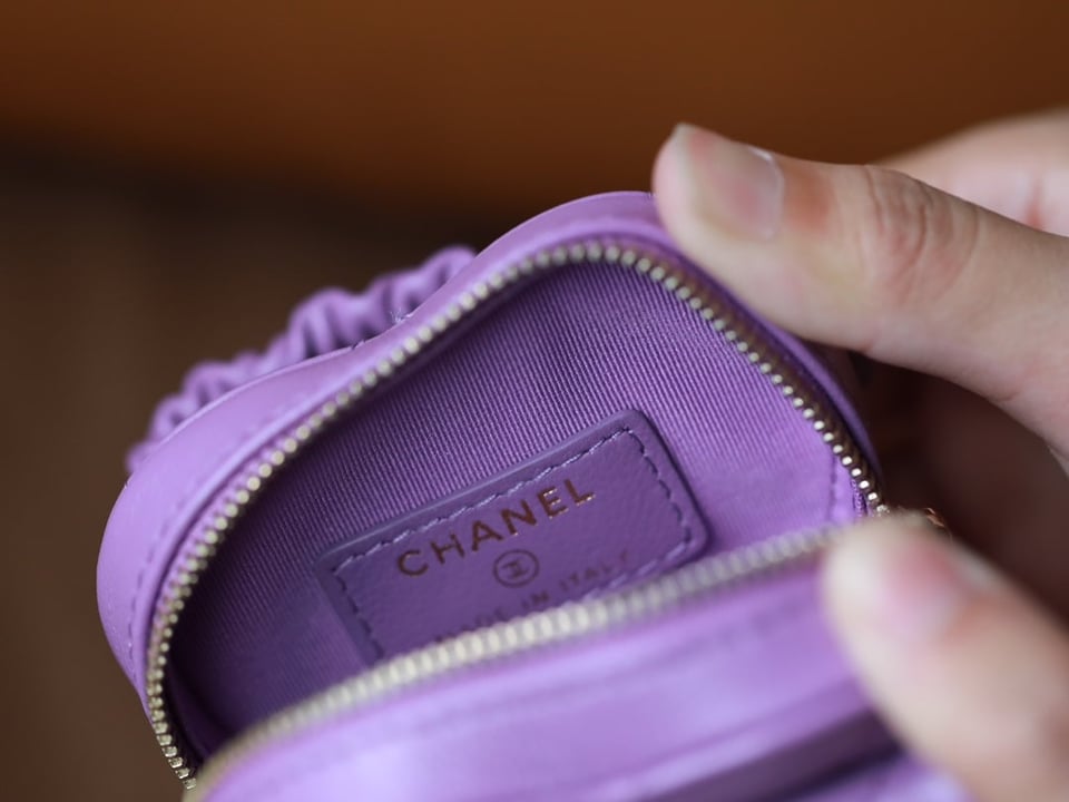 Chanel Heart Coin Purse 8.5 Purple Calfskin view 4
