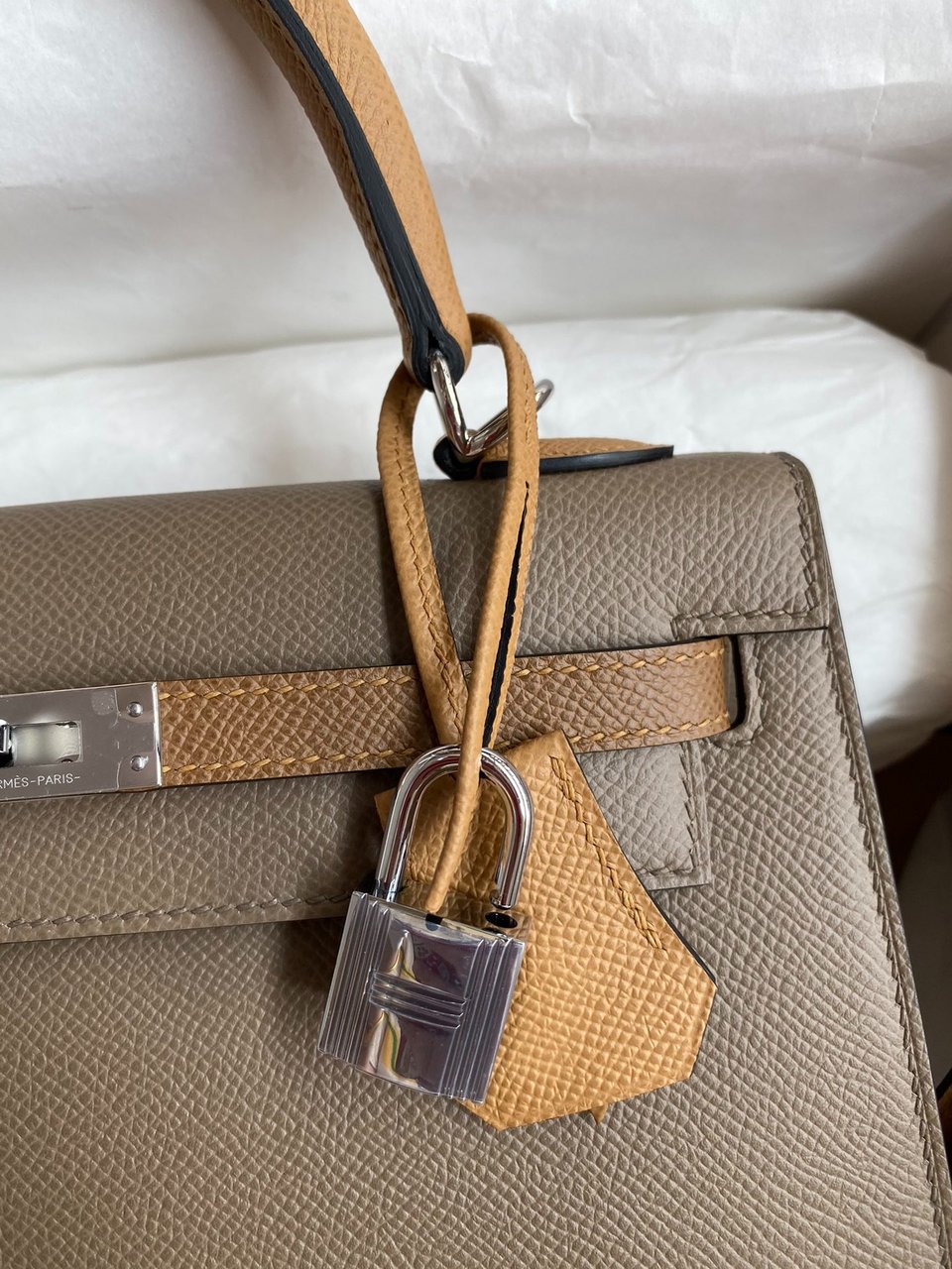 Hermes Kelly 25 Bag In Greige Epsom Leather For Women 25cm/10in view 5