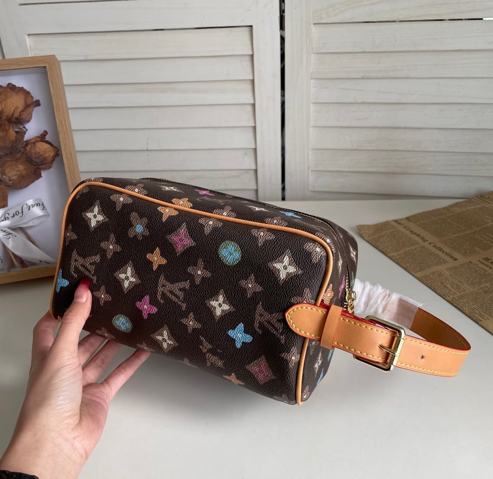 Louis Vuitton Locker Dopp Kit Monogram Craggy Chocolate 28Cm M47069 view 3