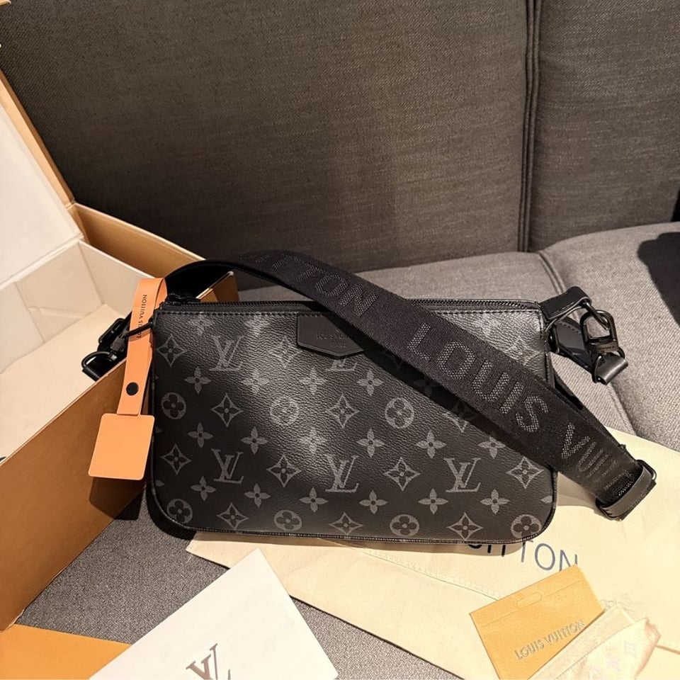 Louis Vuitton Pochette Accessoire Bag Black 24Cm view 6
