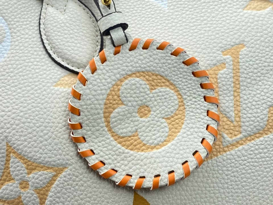 Louis Vuitton On The Go Mm Monogram Empreinte Leather White 34Cm M45717 view 4