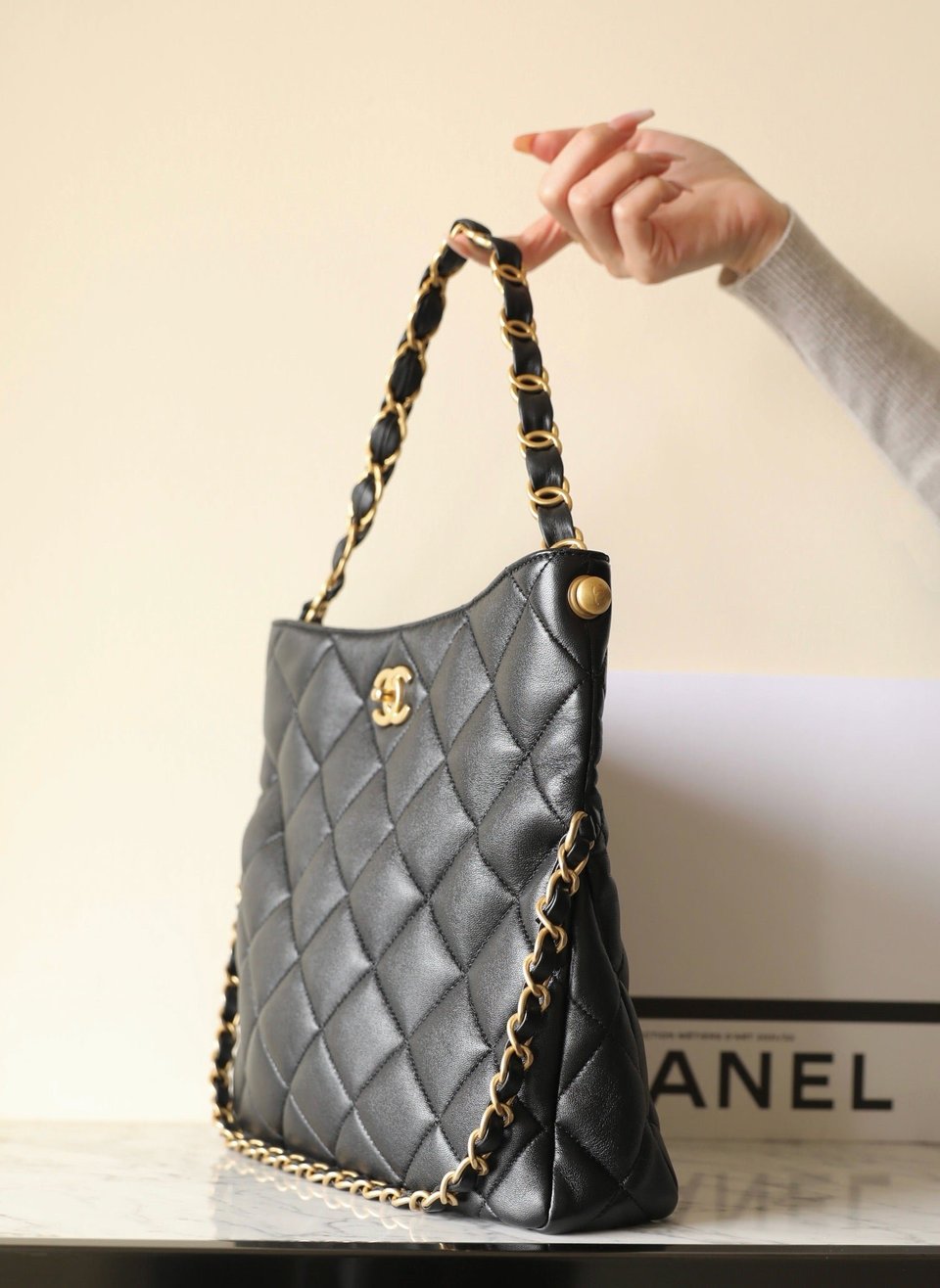 Chanel 24P Hobo Bag 28Cm Black Lambskin Gold Hardware view 4