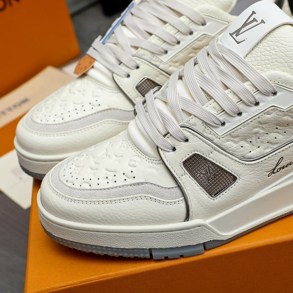 Louis Vuitton Trainer Sneaker Grey Calfskin With Embossed Monogram 1AKCKR view 4