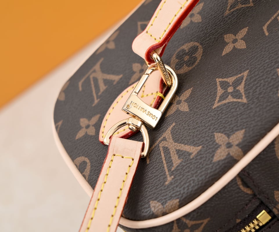 Louis Vuitton Nice Mini Toiletry Pouch 24Cm M44495 view 5