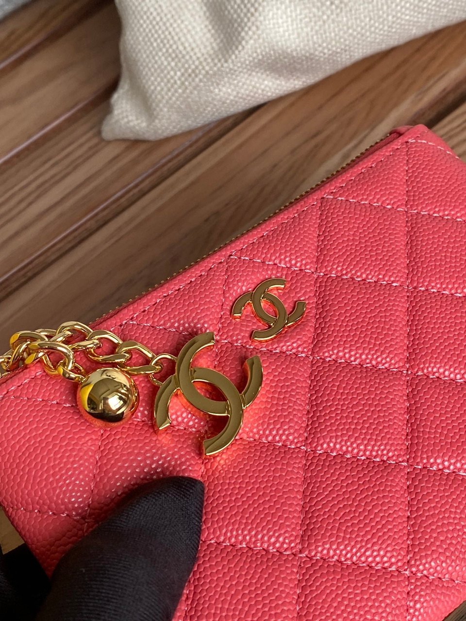 Chanel Zipped Wallet 14Cm Light Red Caviar Gold Hardware view 9