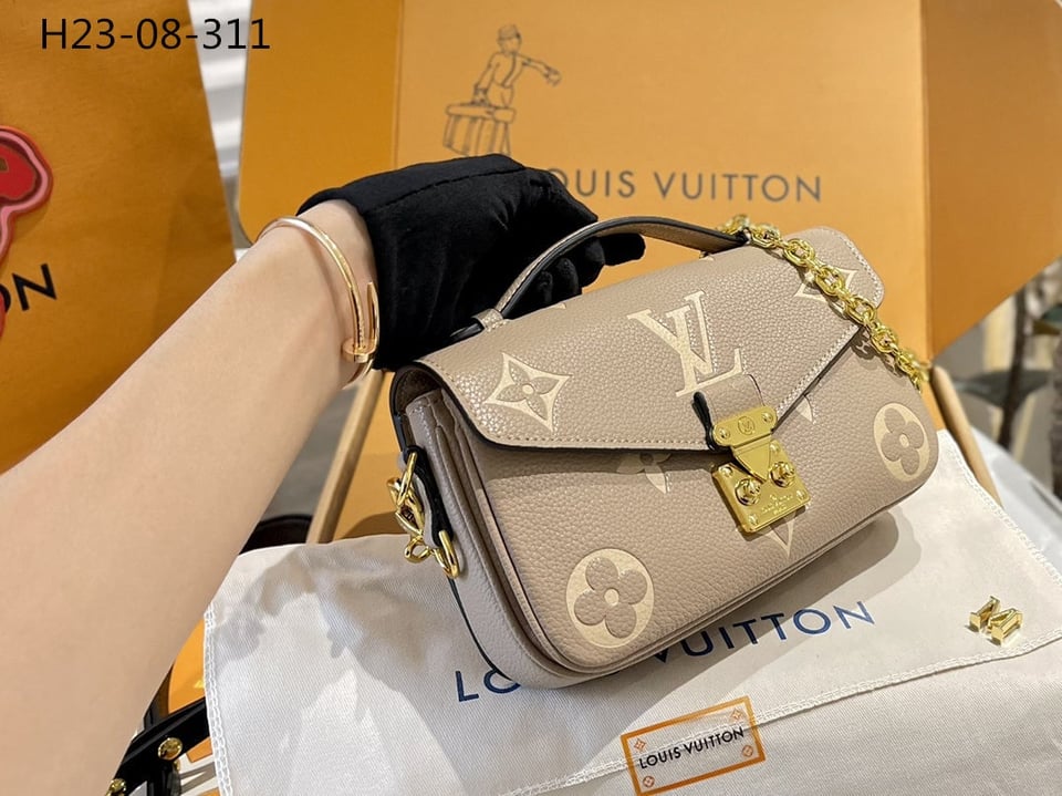 Louis Vuitton Pochette M Tis East West Bag Gray Cream 21Cm view 3