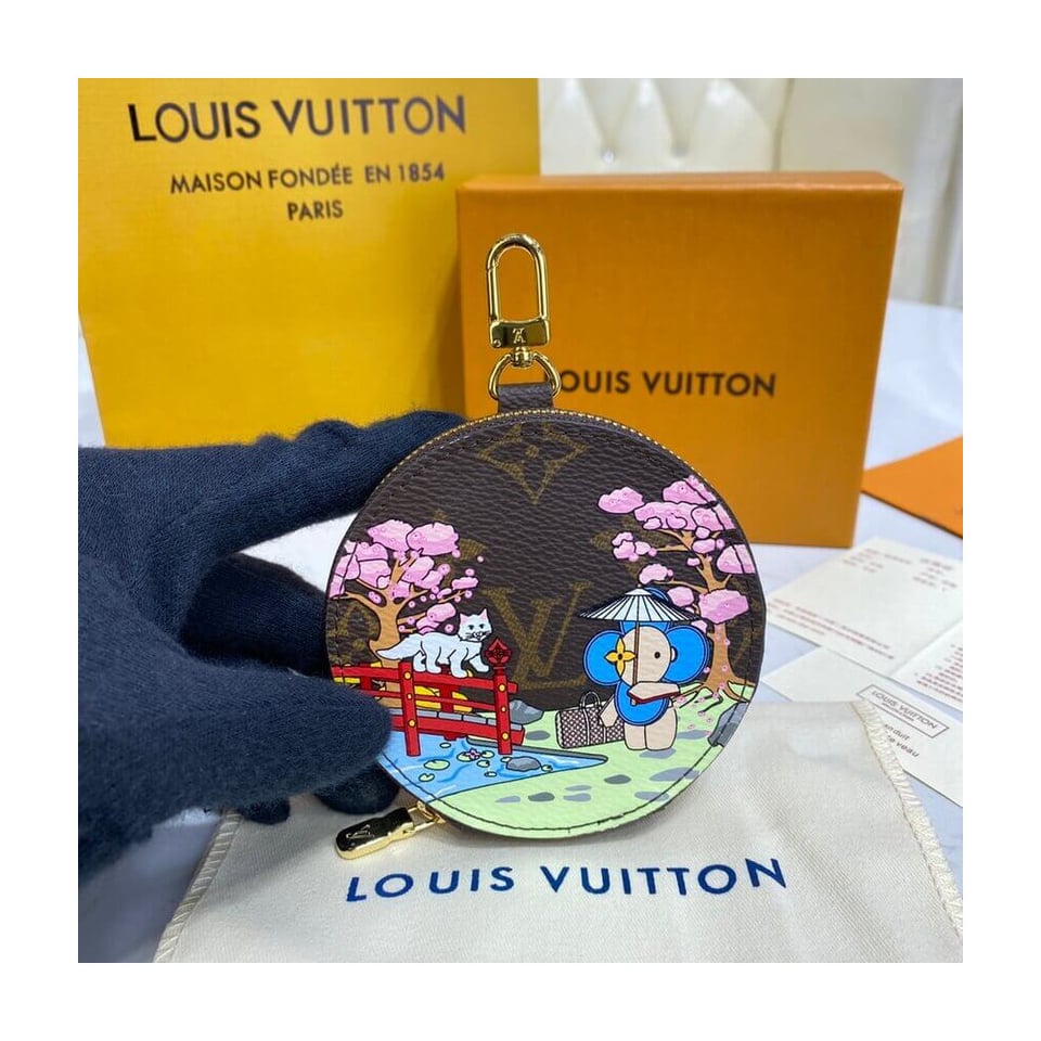 Louis Vuitton Monogram Round Coin Purse view 3