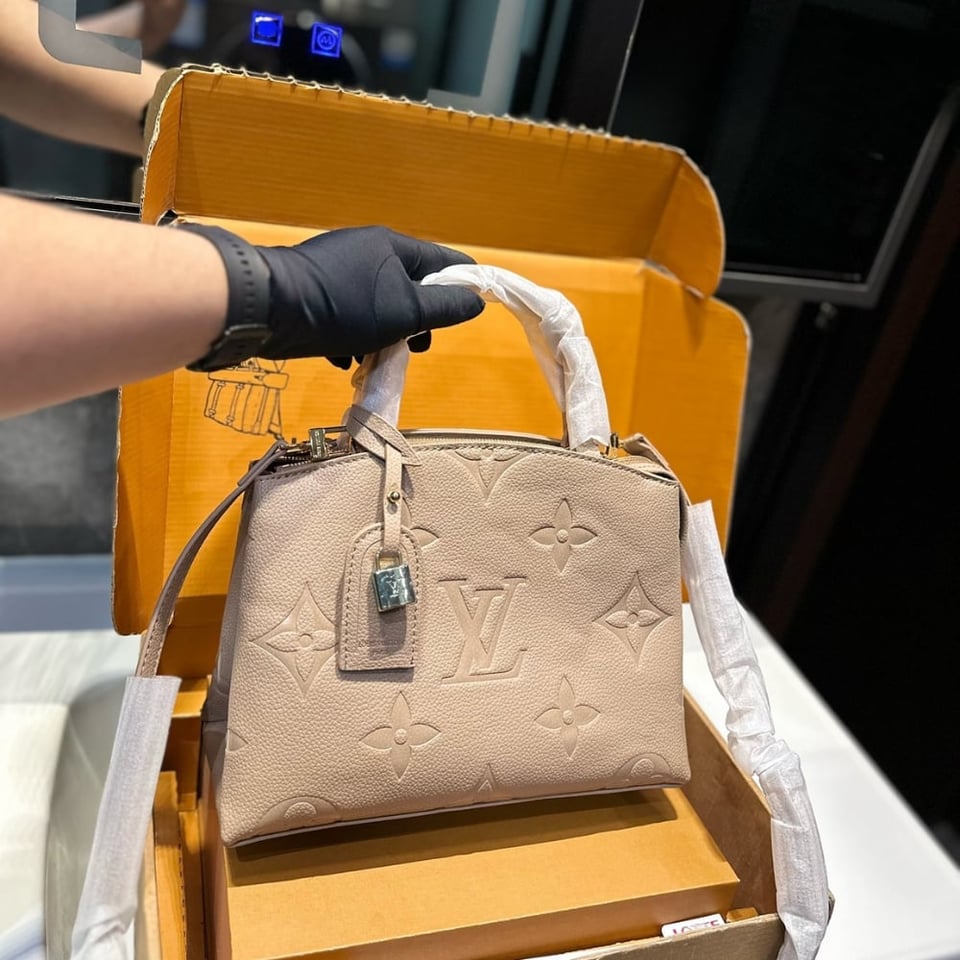 Louis Vuitton Grand Palais Bag Tourterelle Gray 35Cm M45833 view 3