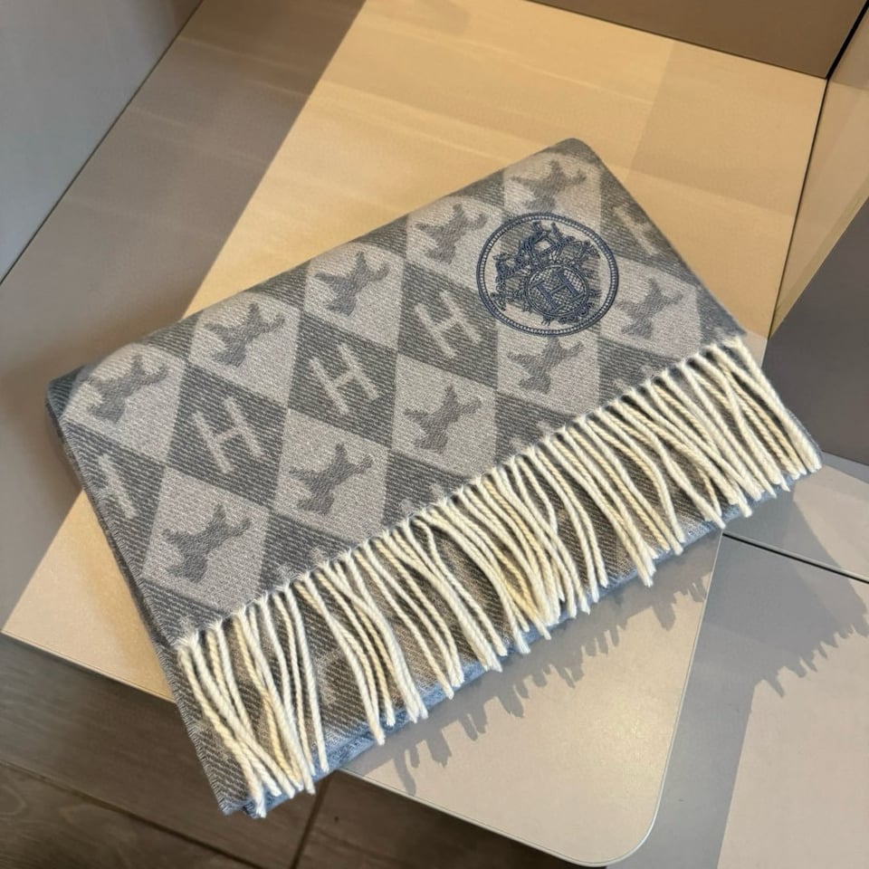 Hermes Diamond H Cashmere Scarf Grey For Women 180cm view 4