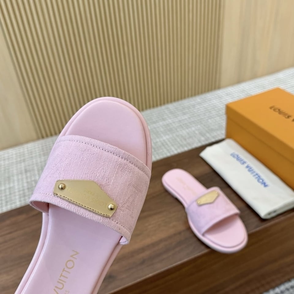 Louis Vuitton Lily Flat Mule Rose 1Agx46 view 4