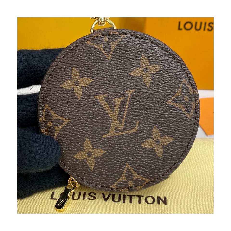 Louis Vuitton Monogram Round Coin Purse view 4