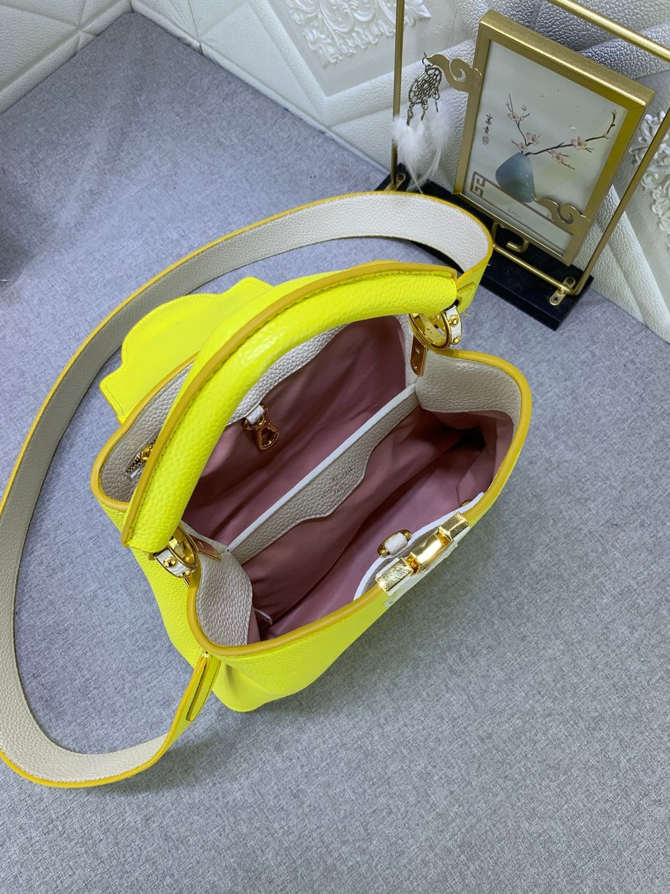 Louis Vuitton Capucines Bb Cedrat Yellow 27Cm view 3