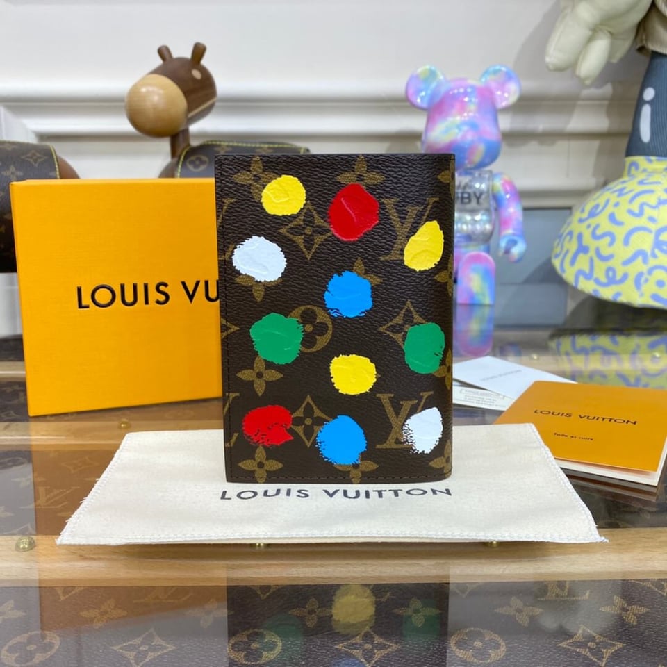 Louis Vuitton x Yayoi Kusama Passport Cover view 4