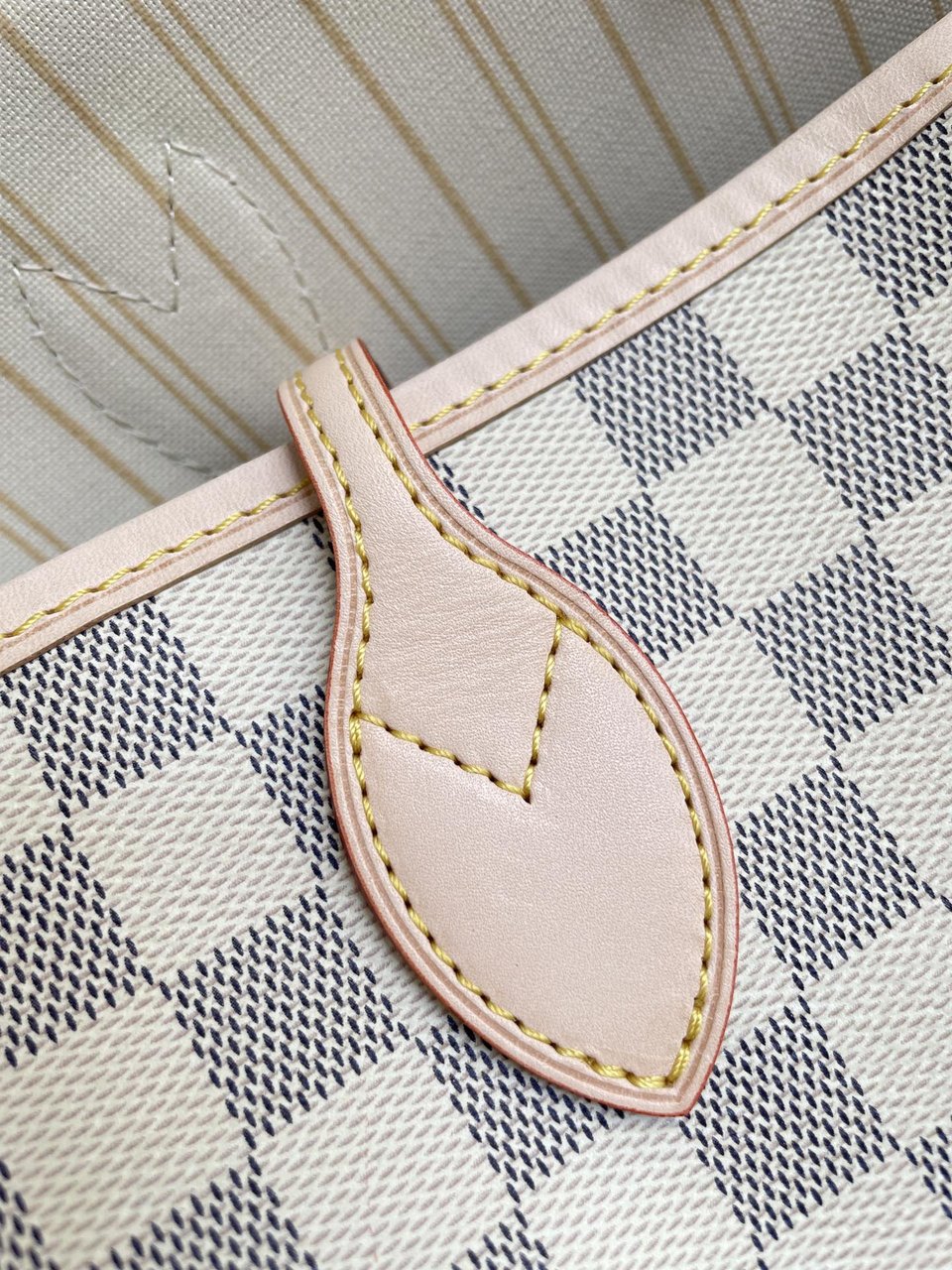 Louis Vuitton Multi Pochette Accessoires 25Cm Black view 4