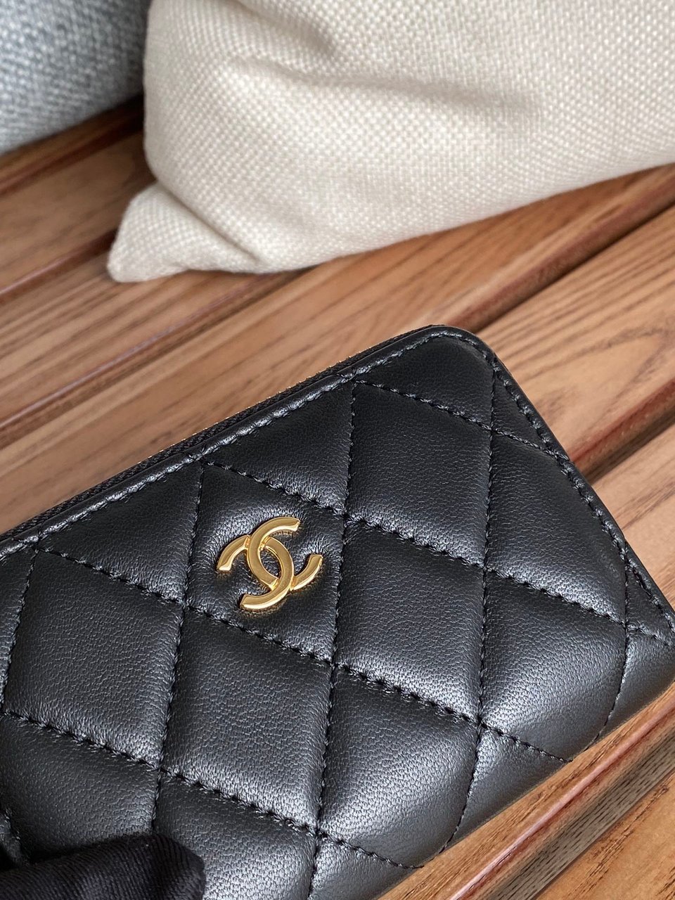 Chanel Zipped Wallet 7.5Cm Black Calfksin Gold Hardware view 10