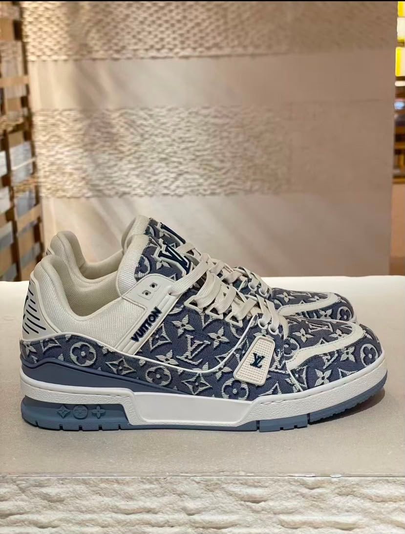 Louis Vuitton Trainer Sneakers Blue 1AKKJV view 10