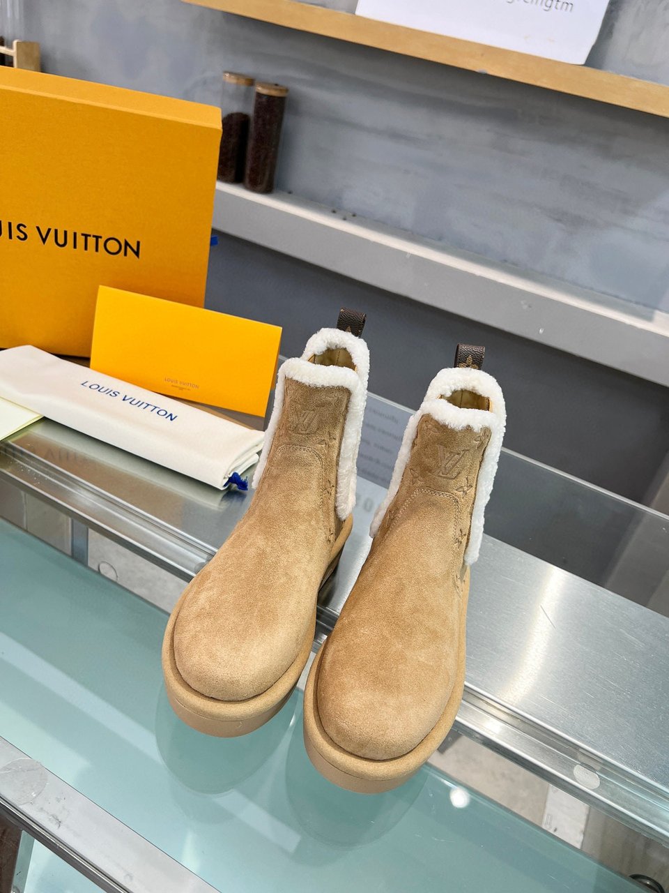 Louis Vuitton Aspen Chelsea Ankle Boot Beige 1Adc7R view 7