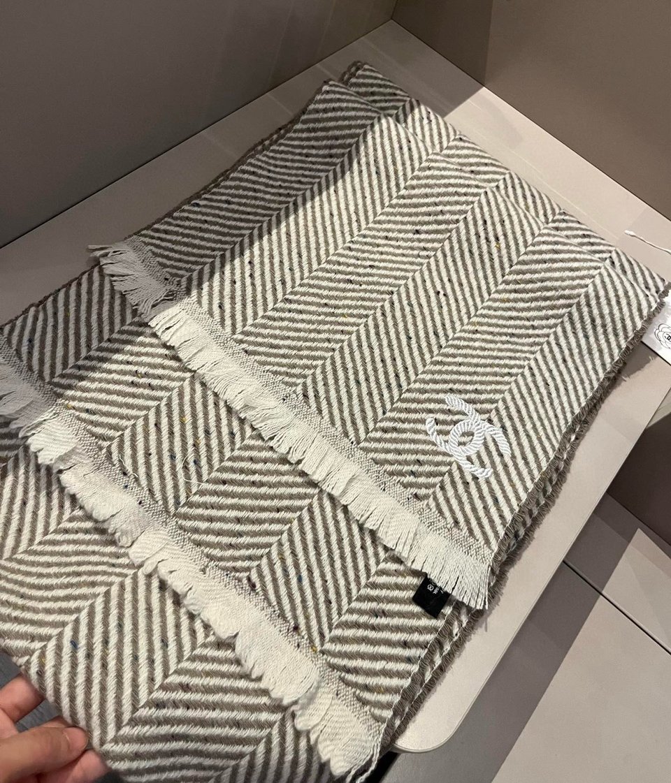Chanel Cashmere Scarf Chevron Beige For Women 180cm view 3
