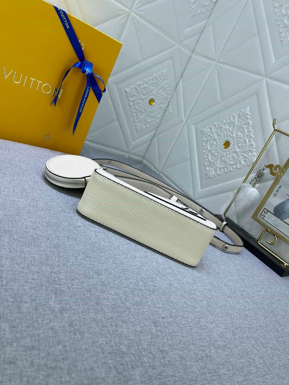Louis Vuitton Marelle Quartz White 19 Cm view 7