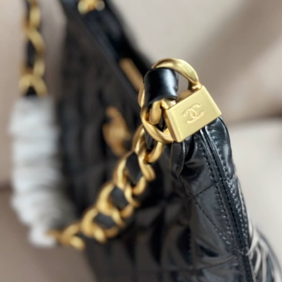 Chanel Gabrielle Bag Black 22Cm/8.7in view 4