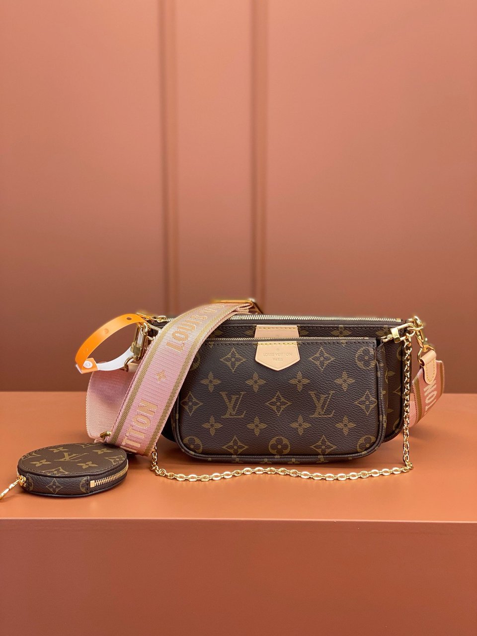 Louis Vuitton Multi Pochette Accessoires Pink 24Cm M44840 view 7