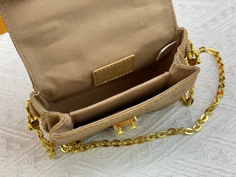 Louis Vuitton Micro Metis Beige Clair 14Cm view 3