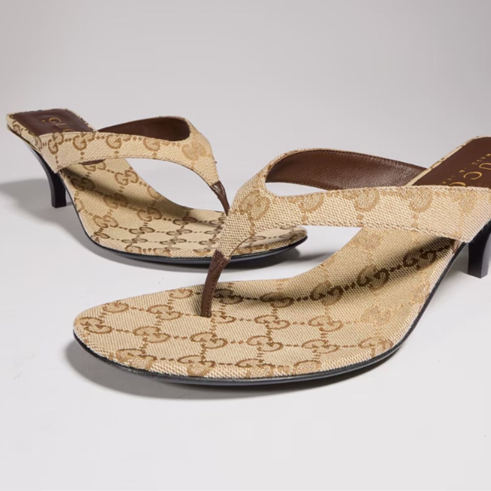 Gucci Women’s Vittoria Thong Sand And Dark Brown GG Canvas ‎870786 view 4