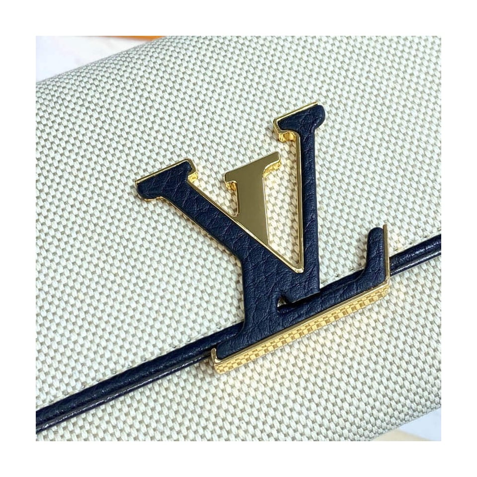 Louis Vuitton Capucines Wallet view 8