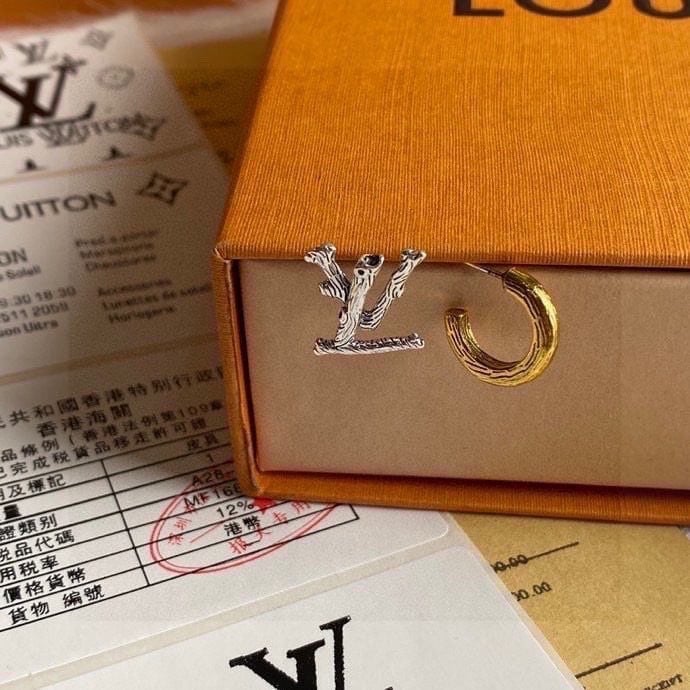 Louis Vuitton Earrings view 6