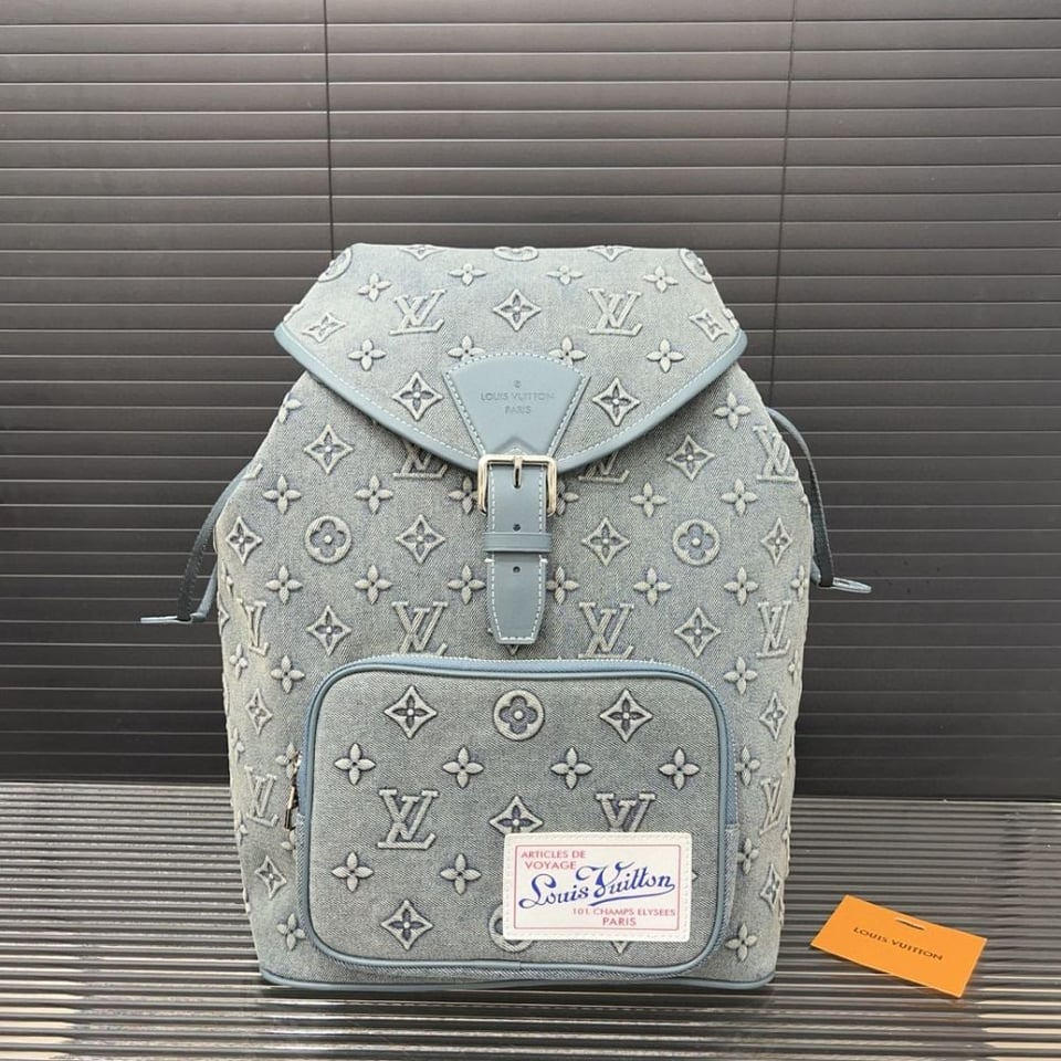 Louis Vuitton Montsouris Rucksack Monogram Wash Blue 32Cm view 3