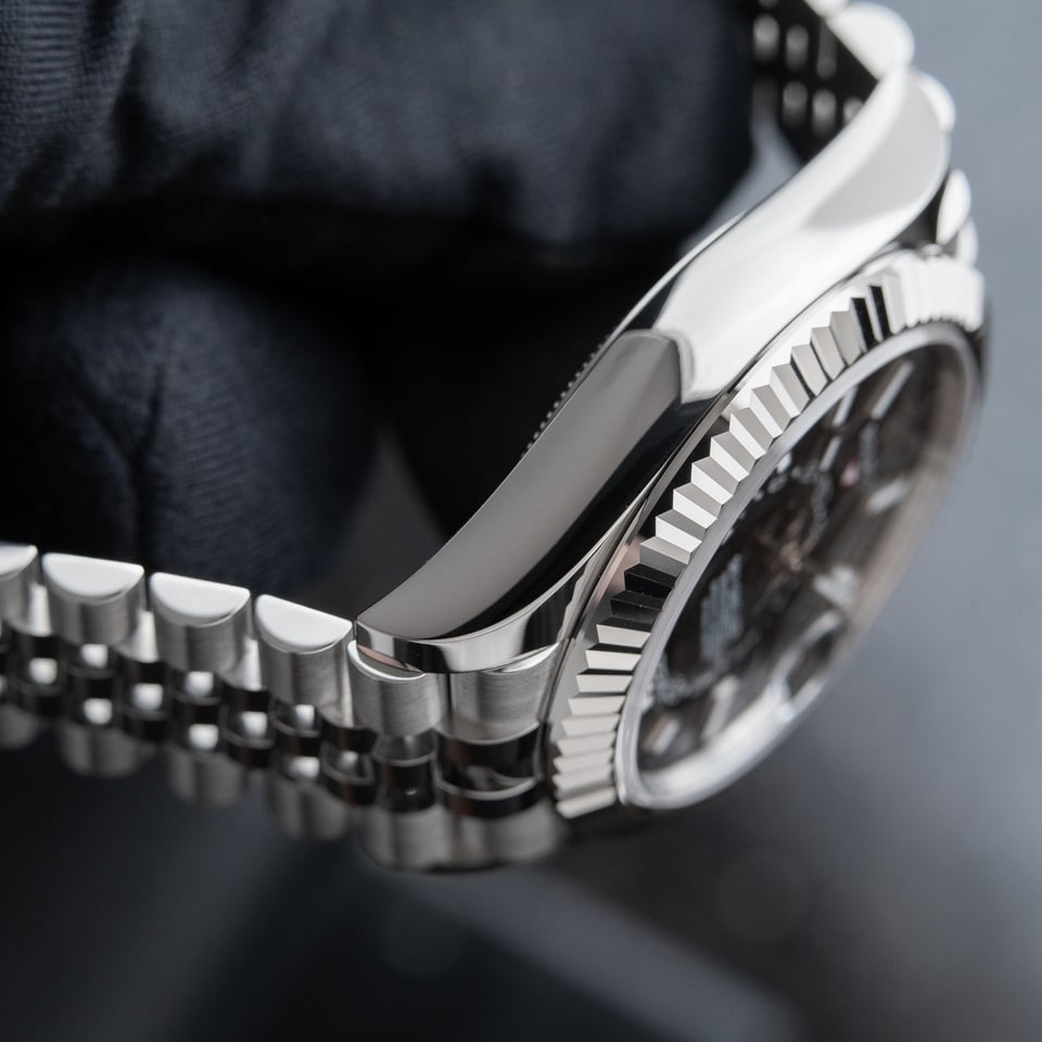 Rolex Sky-Dweller 42 mm Bright black Dial 336934 Jubilee view 11