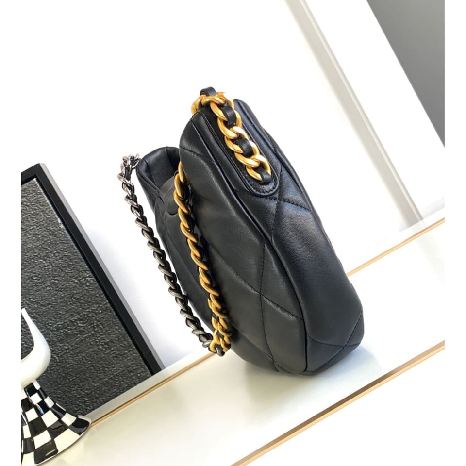 Chanel 19 Hobo Bag Black Quilted Lambskin 24cm view 7