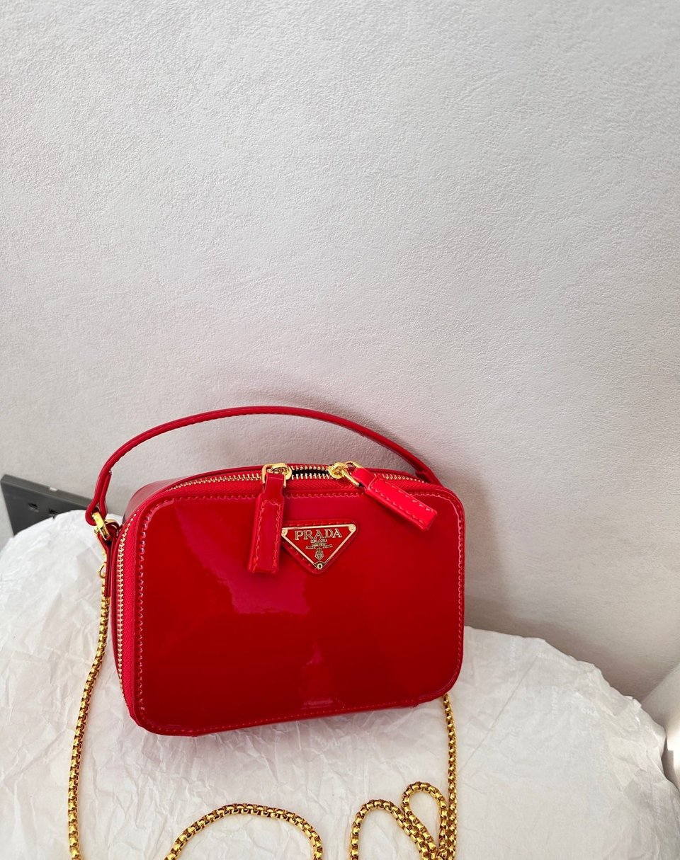 Prada Patent Leather Mini Pouch Red 18Cm view 3