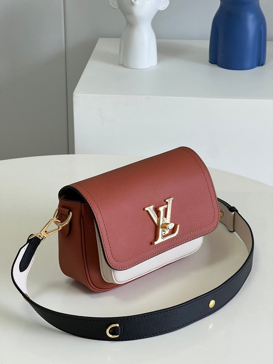 Louis Vuitton Lockme Tender 19Cm Chataigne Brown view 8