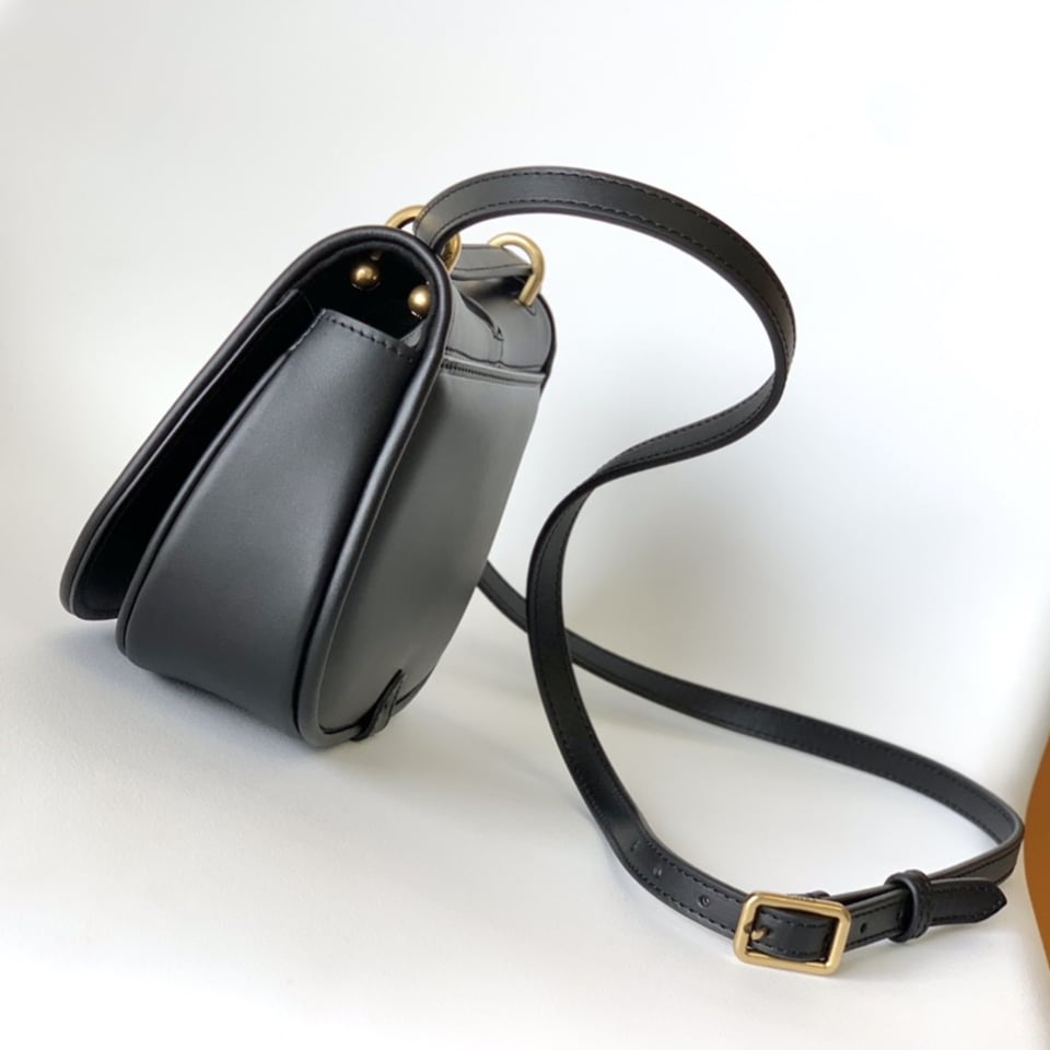 Fendi C’mon Medium Shoulder Bag Black 21cm/ 8.3in view 5