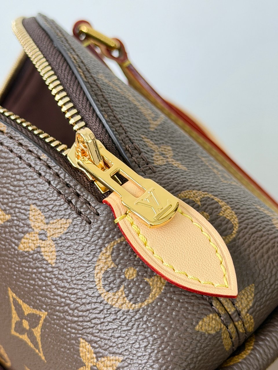 Louis Vuitton Squire East West bag 29cm M28953 view 4