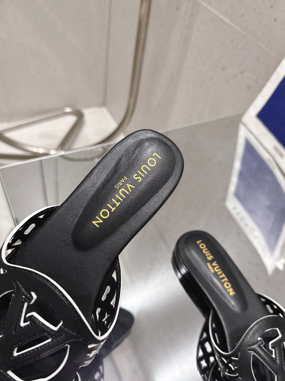 Louis Vuitton LV Isola Flat Mule Black 1AGYOE view 5
