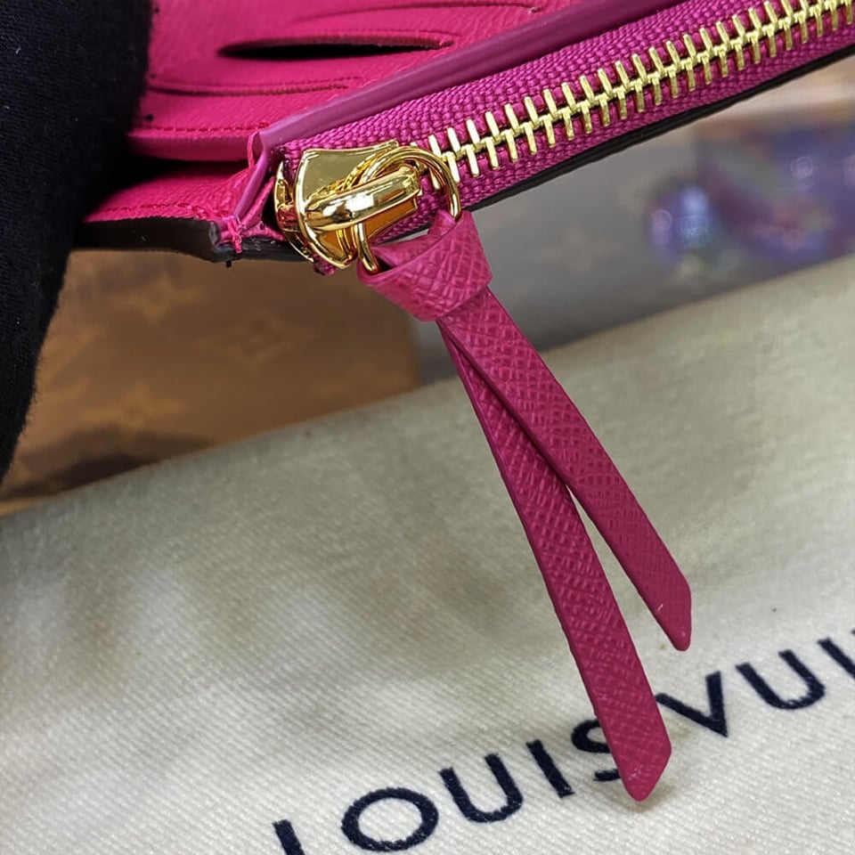 Louis Vuitton Christmas Animation 2022 Victorine Wallet Fuchsia view 8