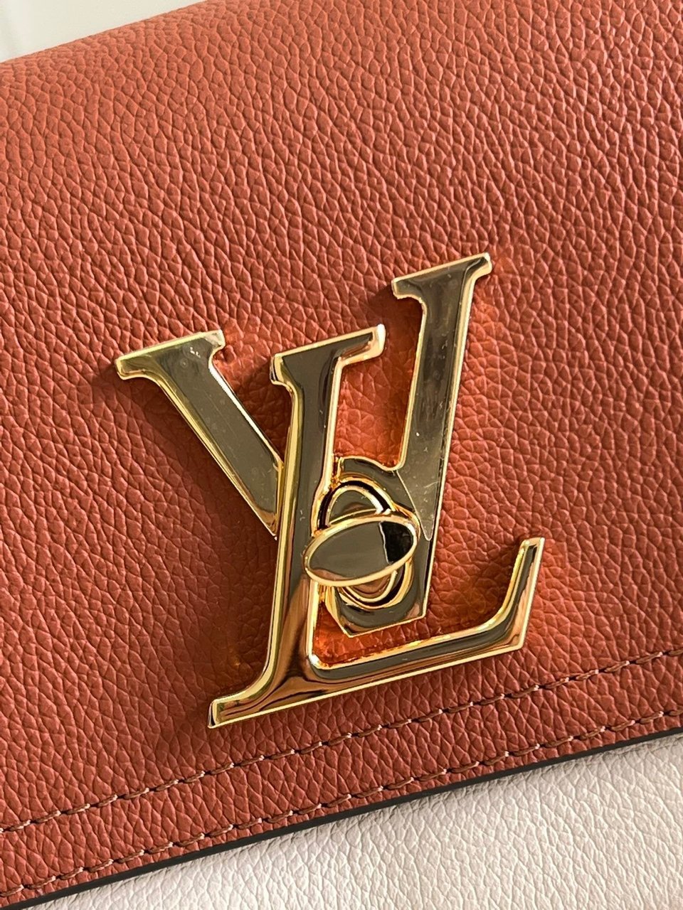 Louis Vuitton Lockme Tender 19Cm Chataigne Brown view 7