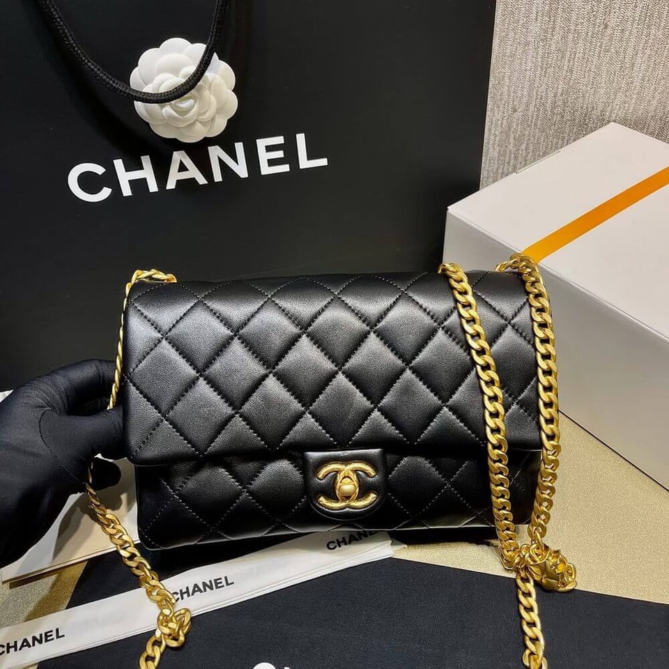 Chanel Lambskin Flap Bag 25 cm view 4