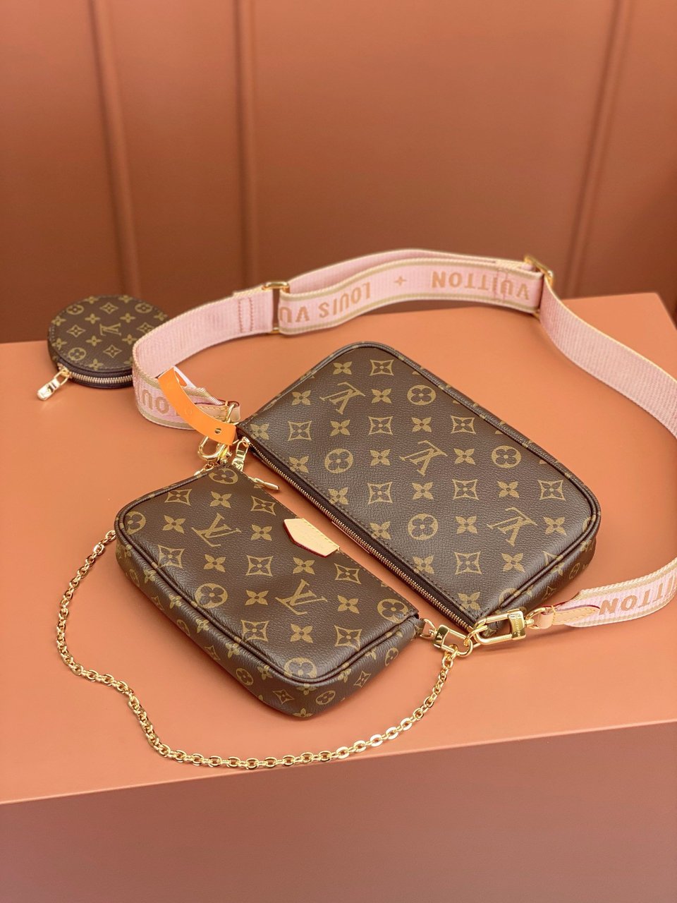 Louis Vuitton Multi Pochette Accessoires Pink 24Cm M44840 view 13